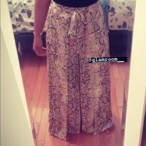 Snake print pant.